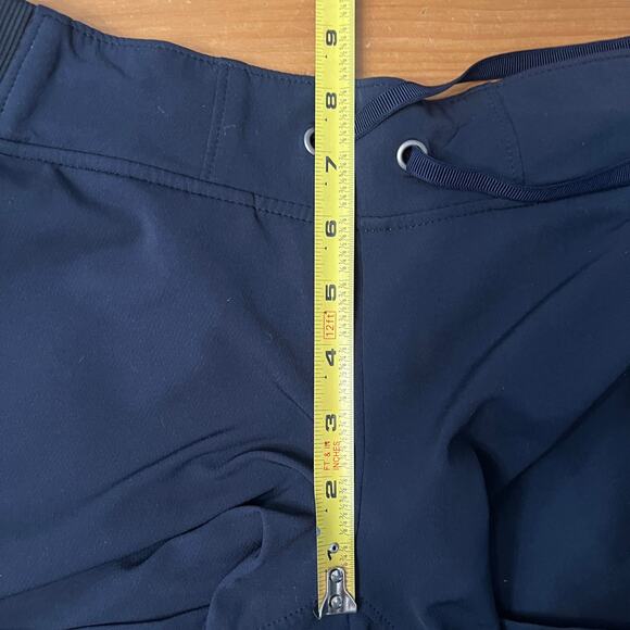 Athleta Women's Navy Blue Midtown Drawstring Cuffed Travel Shorts Size 6 - Picture 9 of 10